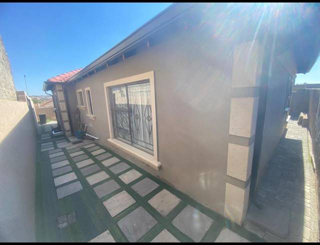 4 BEDROOM HOUSE FOR SALE IN BIRCH ACRES